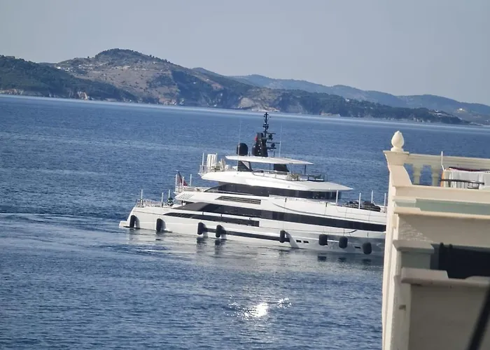 Sea White Saranda